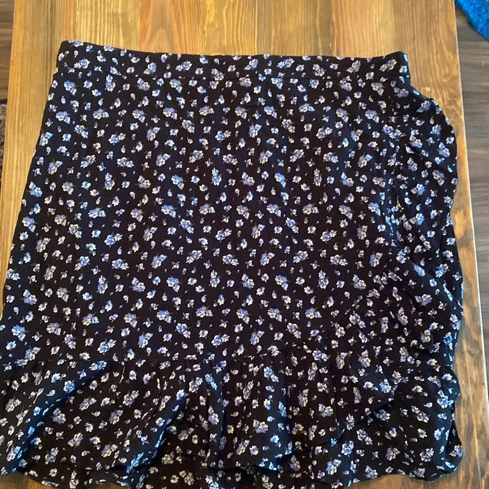 Madewell - Baby’s breath mini ruffle skirt